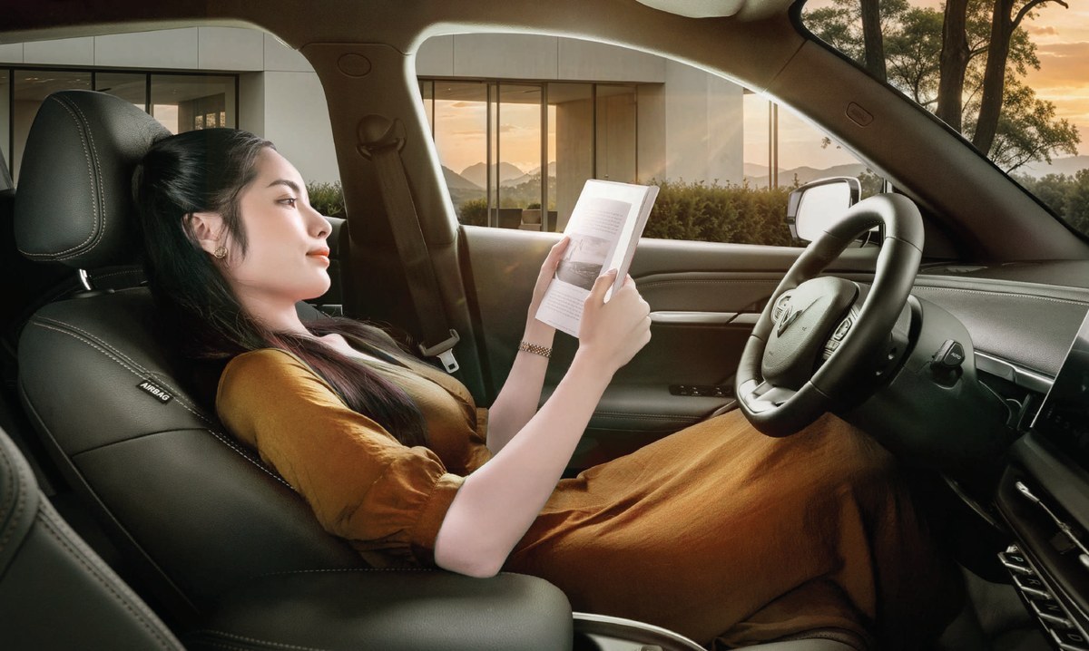 Người lái ngồi trong khoang cabin VinFast VF6