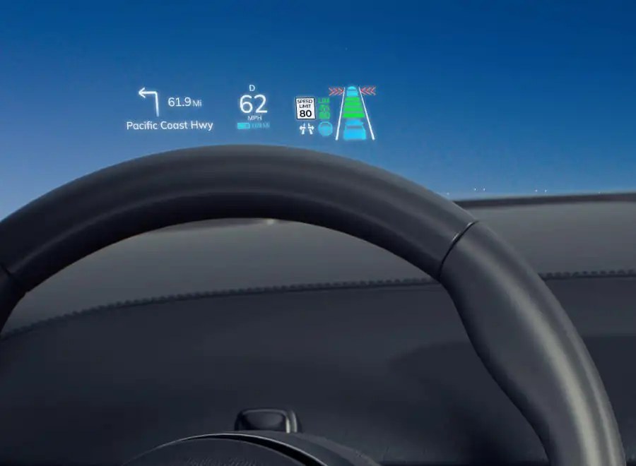 Màn hình HUD chiếu thông tin lên kính lái VinFast VF8 Plus